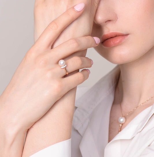 Delicate Akoya Diamonds Ring